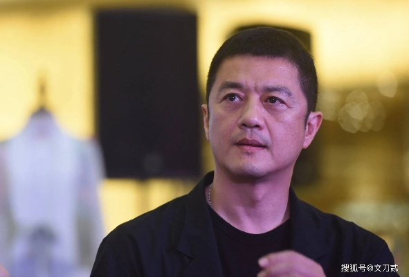 华强直言李亚鹏经营短板，借鉴李连杰策略提升价值