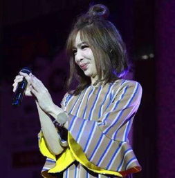 王心凌演唱会惊曝紧张瞬间，舞台抽筋背后故事揭秘！