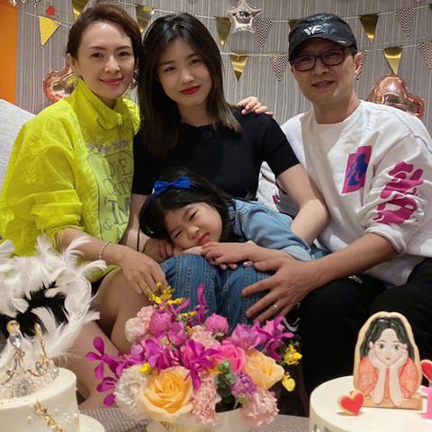 苹果派亲密名场面曝光，儿子笑哭揭秘新价值