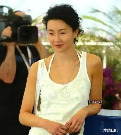 田园生活新篇章：62岁张曼玉晒惬意退休时光