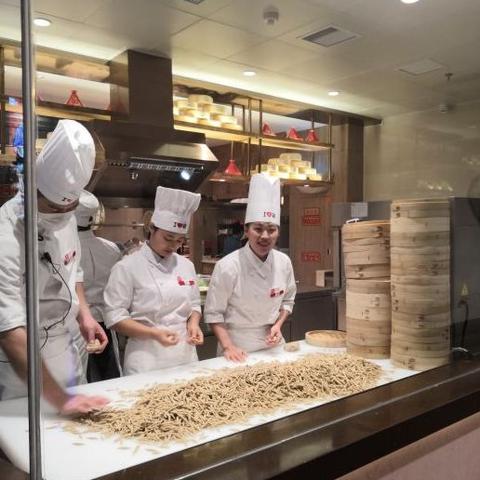 西贝探店：价格大降1/3，上菜速度慢成新体验