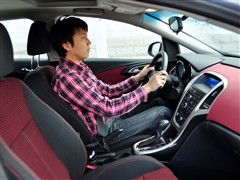 小米YU7现车有限，预约试驾赢车模大礼！