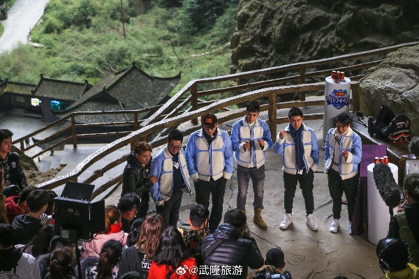 《天坑追匪》真人互动影游启幕，探秘首部霸唱互动奇境