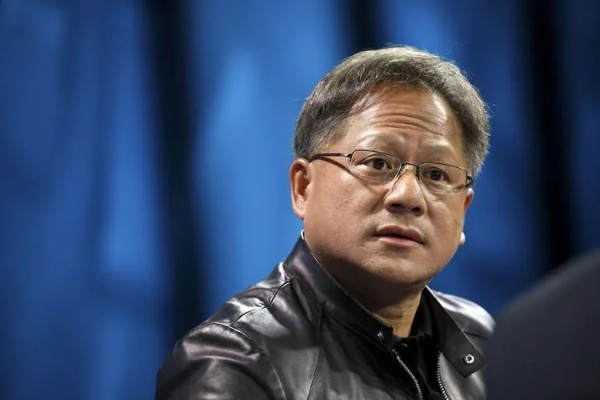 揭秘：黄仁勋神似老爸，显卡销量激增背后的秘密！