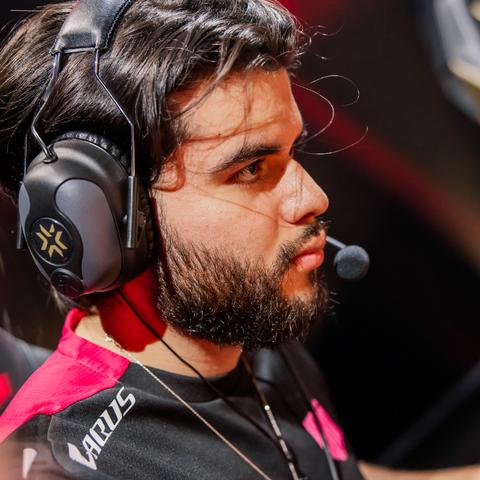 《无畏契约》盖世英雄武器风采大揭秘，全新视觉盛宴来袭！