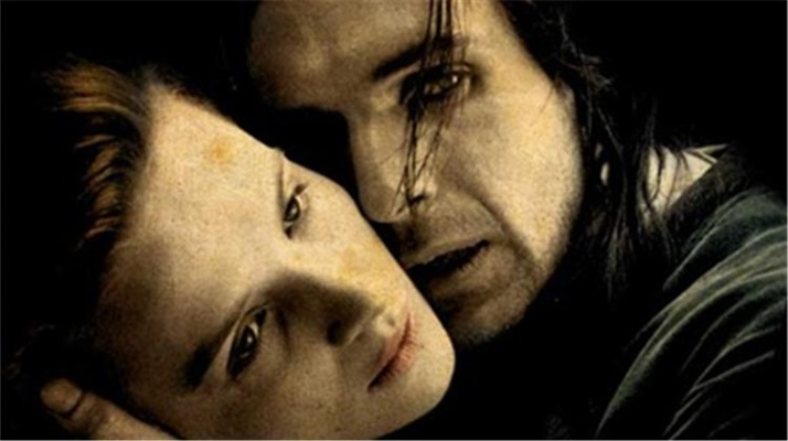 惊悚再现，罗比演绎《呼啸山庄》恐怖之美