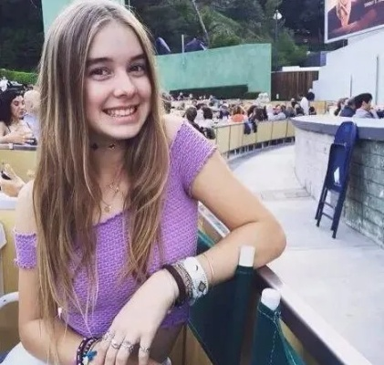 千禧辣妹囧图揭秘：16岁表妹与25岁我甜蜜回忆