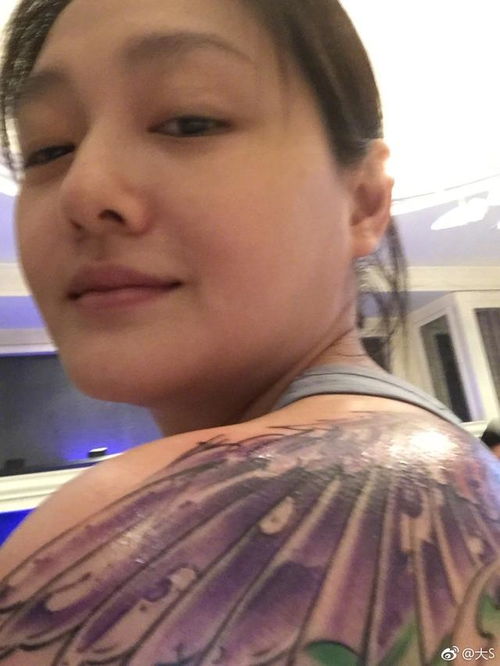 浩浩妈新片曝光！胸前纹身魅力不减，吸睛指数再升级