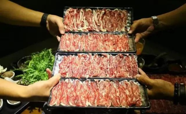 英伟达CEO亲临深圳尝鲜火锅，牛肉鲜美赞不绝口！