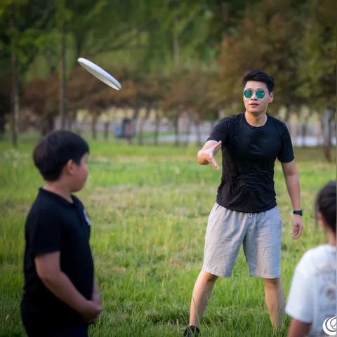 球场女神23岁裁判走红，观众人数激增！裁判界新宠诞生