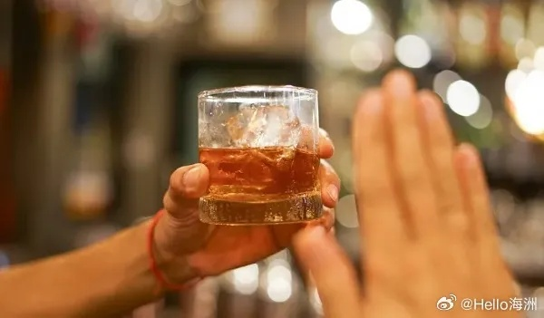 芯片植入助戒酒奇效：日饮3斤变索然无味，告别20年酒瘾新篇章