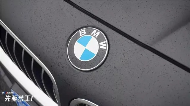 宝马新Logo首发：哑光黑环升级，车型焕新颜