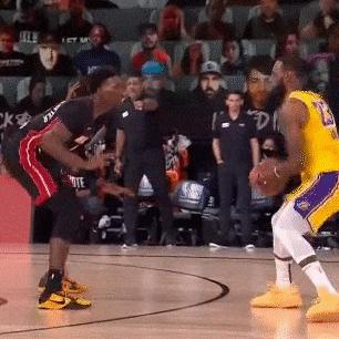 投篮高手必看，3个被90%玩家忽略的「弹道预判」技巧，让你场场命中率破80%