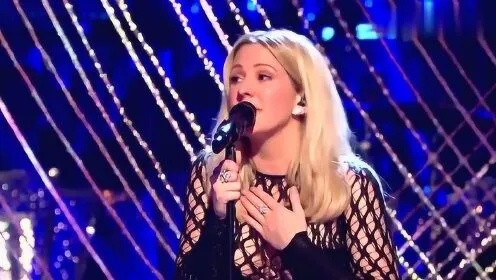 英国女星“绵羊姐”台上惊曝：裤子失禁仍坚持演出，敬业精神令人敬佩