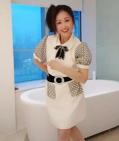 佘诗曼美背引热议：51岁身材惊艳，女性魅力新标杆