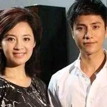 贝克汉姆绯闻情人犀利点评，正妻举止失当气氛尴尬，情商引热议