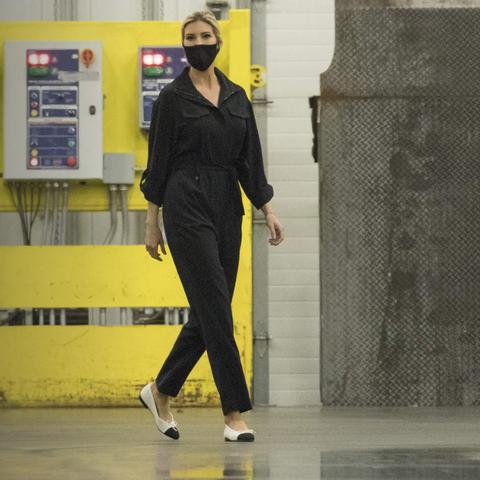 香奈儿芭蕾鞋引热议：网友笑称需躺穿才懂新潮流