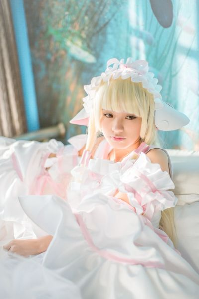 绝美身姿小叽手办，白色礼裙演绎天使风采