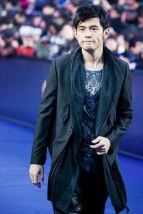 周杰伦陈奕迅王俊凯澳网齐聚，明星互动啃汉堡画面曝光