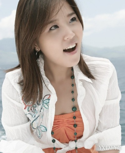 申智官宣喜结良缘，小7岁男友引热议，口碑逆袭新篇章