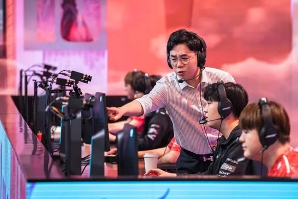 LCK杯惨遭零封，HLE主帅红米引咎LPL新策略？