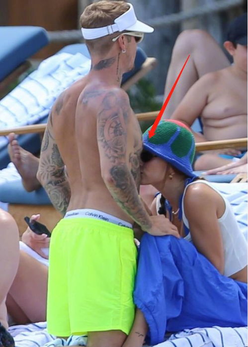 比伯大胆纹身腹肌秀，贾斯丁比伯格莱美舞台新风尚