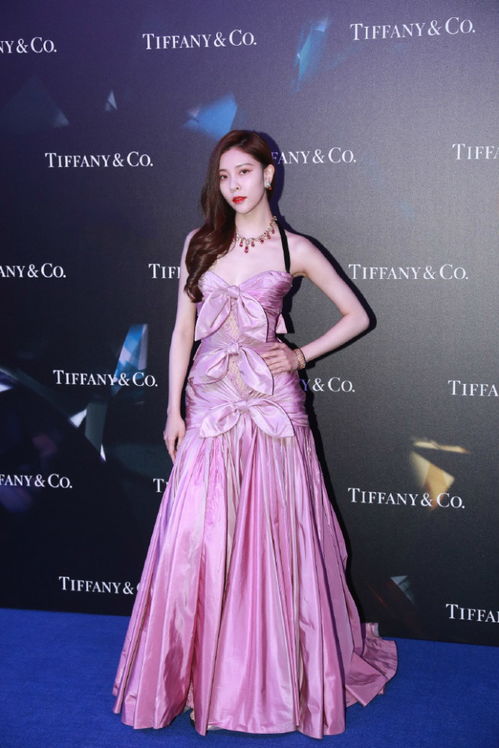 红毯惊爆！罗安神作挑战透视裙大尺度突破