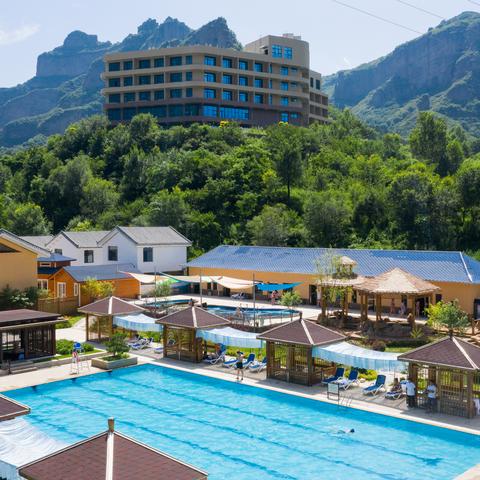 《养老小镇》探秘：生命重量新视角，感悟人生价值新维度