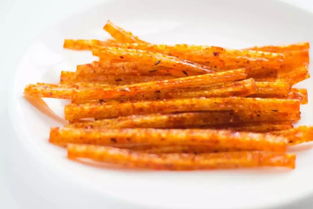 《咒术回战》跨界美食新宠：宿傩风味手指叉烧，味蕾盛宴来袭！