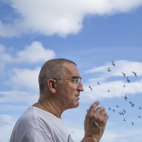 西班牙严令：16岁以下青少年社交平台禁入新规保障成长