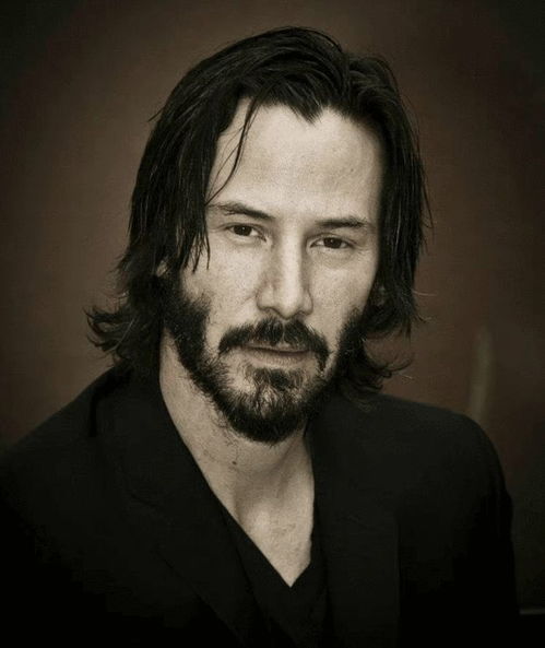 基努·里维斯短发新造型首曝，形象颠覆引关注！