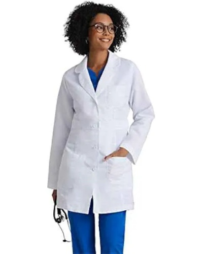 Nike实验室外套大揭秘：时尚白大褂新潮流