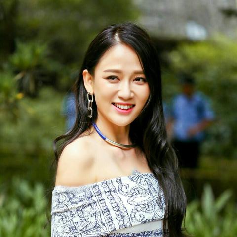 52岁逆龄美照曝光，李冰冰姐妹同框引网友热议：冻龄秘籍大揭秘