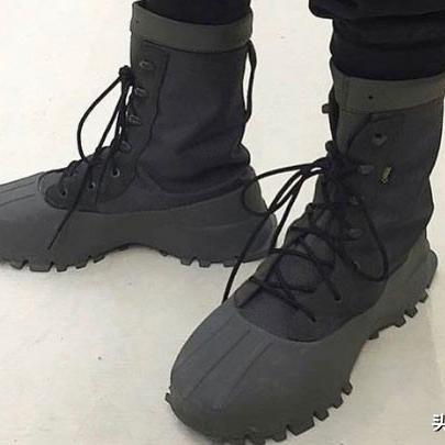 户外不雅事件引发热议，侃爷妻子怒斥：耻辱至极！