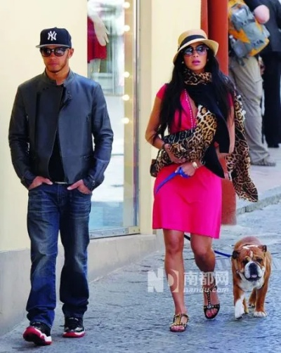 金卡戴珊恋情大揭秘：F1赛车手刘易斯·汉密尔顿牵手新欢