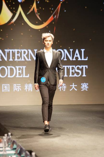 剑星体模申才恩惊艳亮相，美照揭秘新潮流风尚