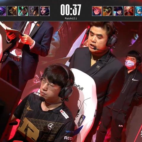 Bin哥Gala腹肌对决引热议，网友笑翻：黑白双方皆失语！