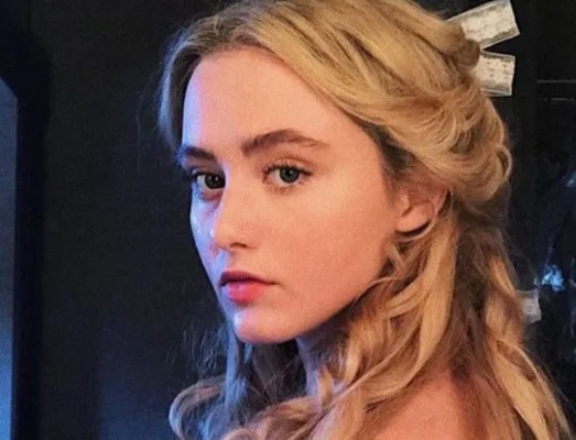 凯瑟琳·纽顿凭什么收割Z世代？甜丧脸+反差演技的破圈密码