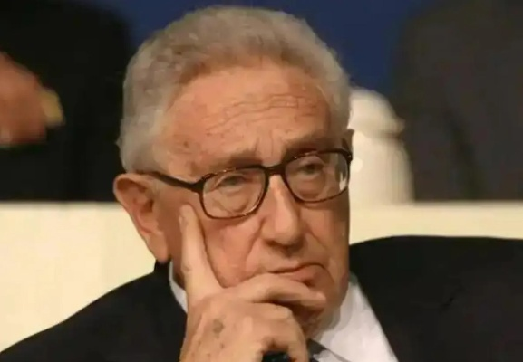 Intel接手内幕：基辛格惊曝衰败真相，揭秘转型困境！