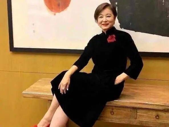 黄美姬从不外传，3个轻熟风穿搭公式+镜头感养成法，普通人照搬也能出圈