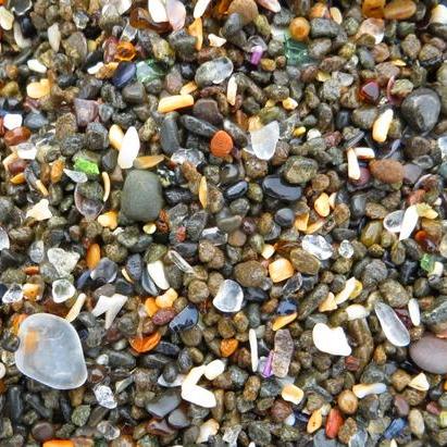 垃圾场惊现神级装备，玩家变身“寻宝大师”热议不断