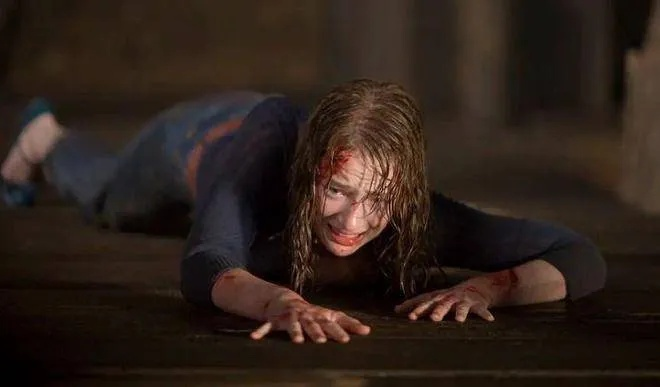 泥脸惊悚揭幕：R级肉体恐怖盛宴延期上映