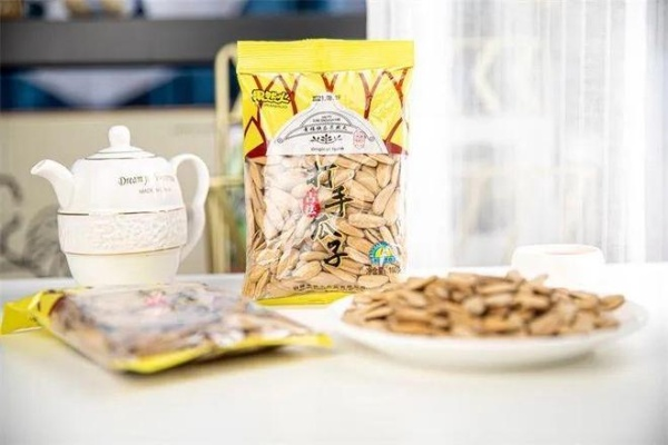 网购瓜子干燥剂疑云，500克标称背后的重量争议