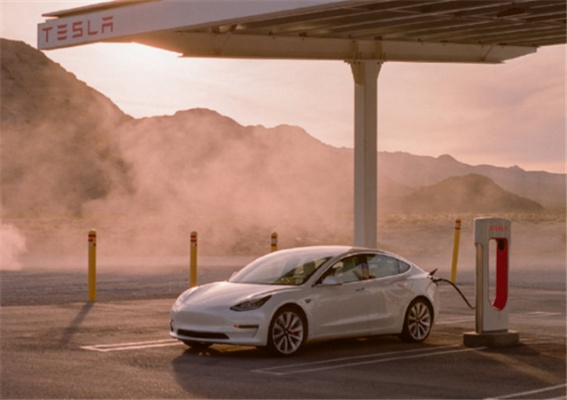 特斯拉频现断电危机，车主寒心无道歉，安全信任何在？