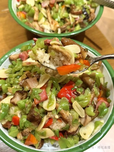 云南餐馆见手青盖饭堂食独享，安全美味双重保障