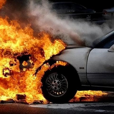 智驾失控司机必犯:危险驾驶罪新解 智驾失控司机必犯:危险驾驶罪新解