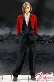 《死亡搁浅2》疫情前惊艳造型曝光：西装短裙新风尚震撼来袭