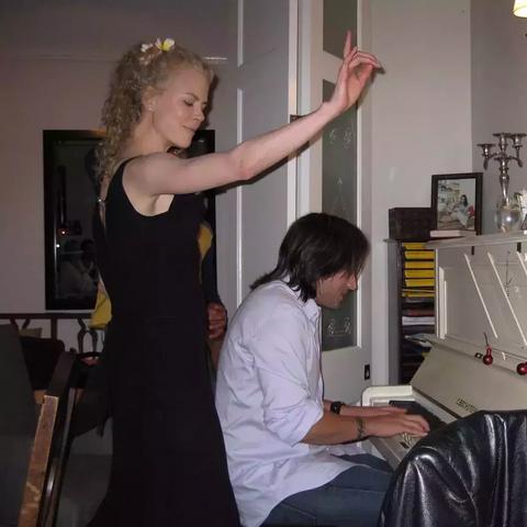 单亲妈妈妮可・基德曼情人节独享浪漫时光