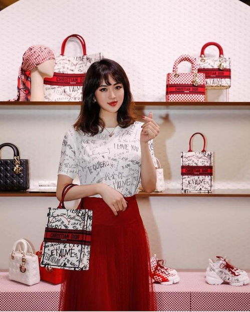 悉尼妹内衣新秀，双美同框演绎时尚魅力