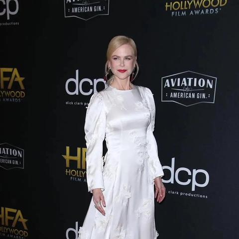 离异少妇妮可・基德曼情人节独享温馨时光，演绎单身新风尚